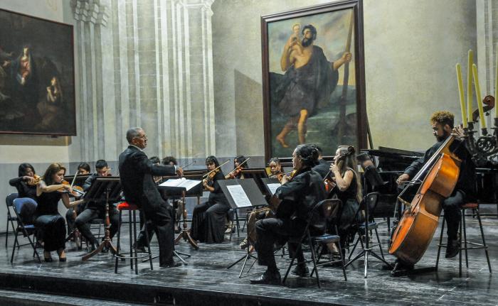 Cocierto Aniversario 20 del Ensemble con la diorección del Maestro Ivan Valiente y Alejandro Falcón como invitado al piano