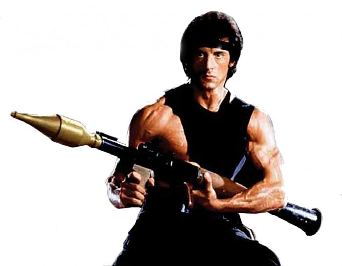 En este trabajo se emplea el nombre de Rambo solo como botón de muestra para aludir a un estereotipo que las máquinas de guerra ideológica disfrazan como espectáculo en las aventuras audiovisuales de la violencia mercenaria. 