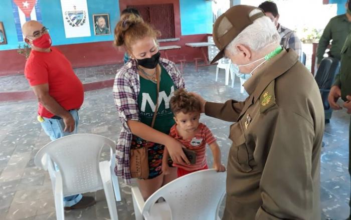En las conclusiones de la visita se insistió en la necesidad de favorecer con mayor urgencia a las 720 
madres que, con tres o más hijos, tienen un complejo panorama en sus moradas. foto de autor	

