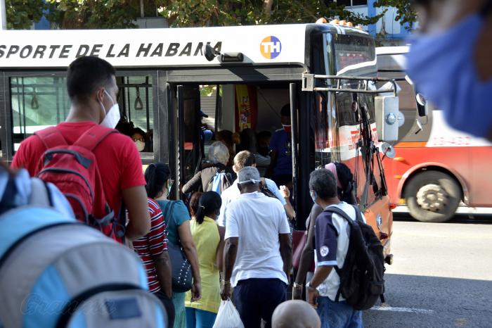 A través del big data, se hizo un estudio para conocer la movilidad en los flujos de la población en el transporte en La Habana. Foto: Juvenal Balán 