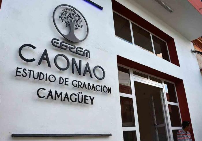 Nicolás Cristóbal Guillén Batista, poeta, periodista y activista político camagüeyano, nació el 10 de julio de 1902 en esta ciudad, y constituye una de las figuras insignias de la cultura cubana, gracias a su prolífica obra enmarcada dentro del negrismo