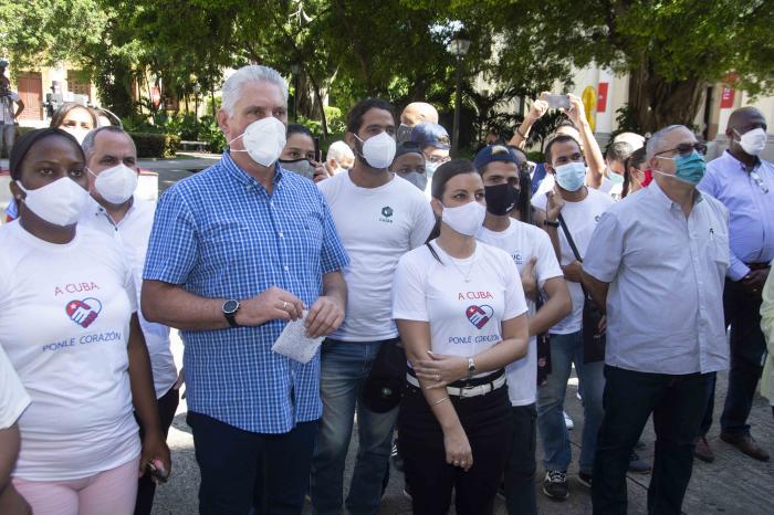 La participación de los estudiantes y profesores universitarios en tareas de impacto provocó un crecimiento en la formación revolucionaria en este sector. foto: Estudios Revolución	
