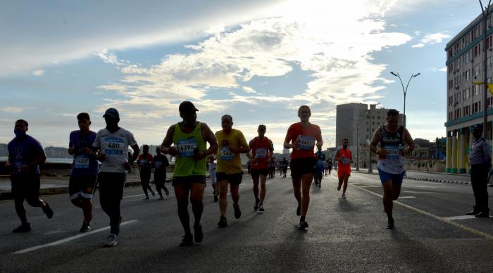 Carrera del Marabana en su edición 35, más de 3000 andarines de toda cuba corrieron por las calles de esta ciudad. Salida en el parque 13 de marzo.