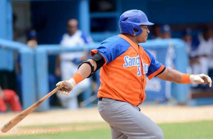 Cepeda es el quinto pelotero que alcanza la cifra 2 200 jit. foto: ricardo López hevia