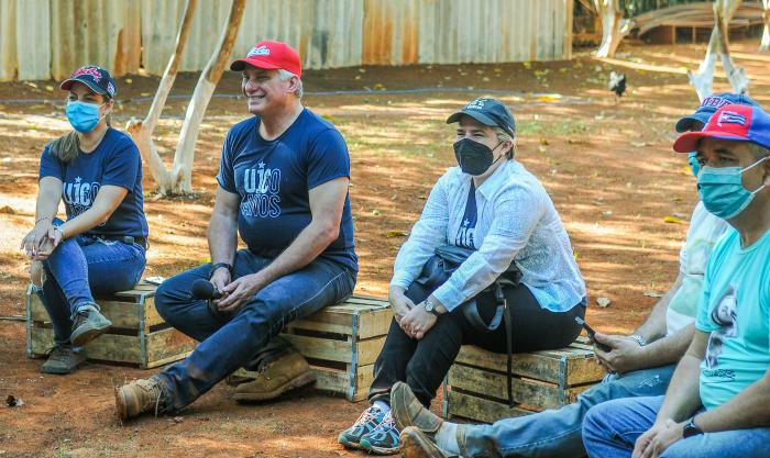 Trabajo voluntario en homenaje al 60 aniversario de la UJC y la OPJM, encabezado por el Presidente de Cuba, Miguel Díaz-Canel Bermúdez, finca El Valiente, sembrando Yuca y Maiz