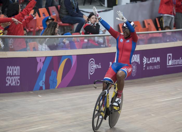 Lizandra Guerra de Cuba, ganó la medalla de Plara en Keirin Femenino, la de oro la ganó, Martha PINEDA BAYONA de Colombia