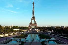 París en 2024 ofrecerá a los participantes en los Juegos Olímpicos la oportunidad de contemplar de cerca la famosa torre Eiffel, al disponer del terreno de voleibol de playa a los pies del conocido lugar.