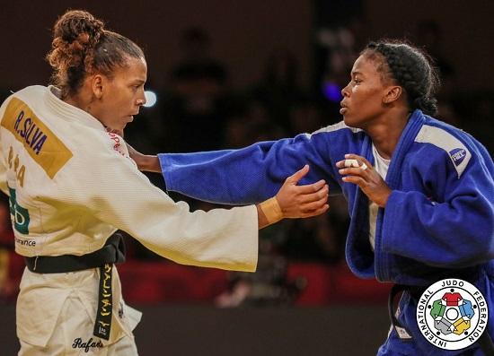 Arnaes Odelín, a la derecha, terminó en medalla de plata en el Campeonato Panamericano de Judo, en Lima