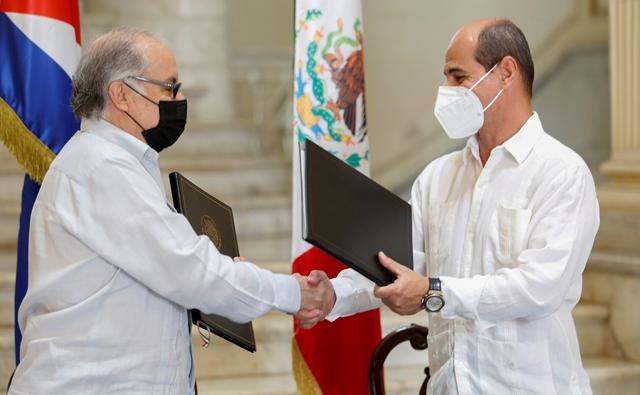 Excmo. Sr. Miguel Ignacio Díaz Reynoso, junto a Rogelio Sierra Díaz