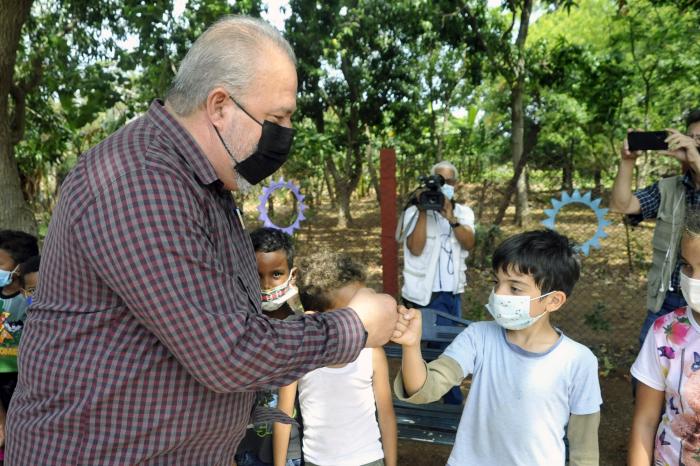 Marrero Cruz visitó el barrio La Corbata