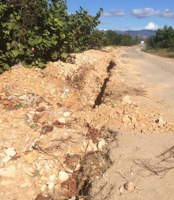 La zanja tiene casi cinco kilómetros de largo y dañó el ecosistema del lugar 