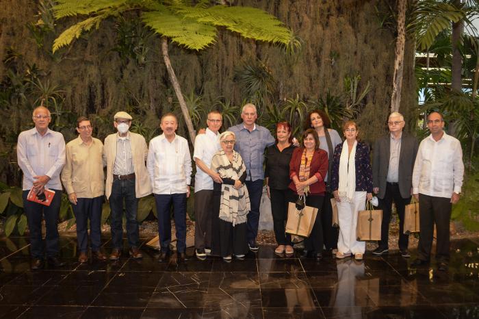 Encuentro del Presidente con miembros de la Red en Defensa de la Humanidad
