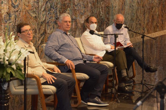 Encuentro del Presidente con miembros de la Red en Defensa de la Humanidad
