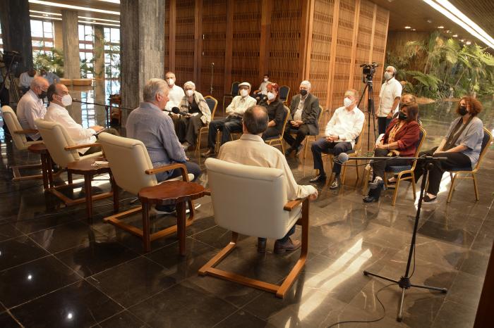 Encuentro del Presidente con miembros de la Red en Defensa de la Humanidad
