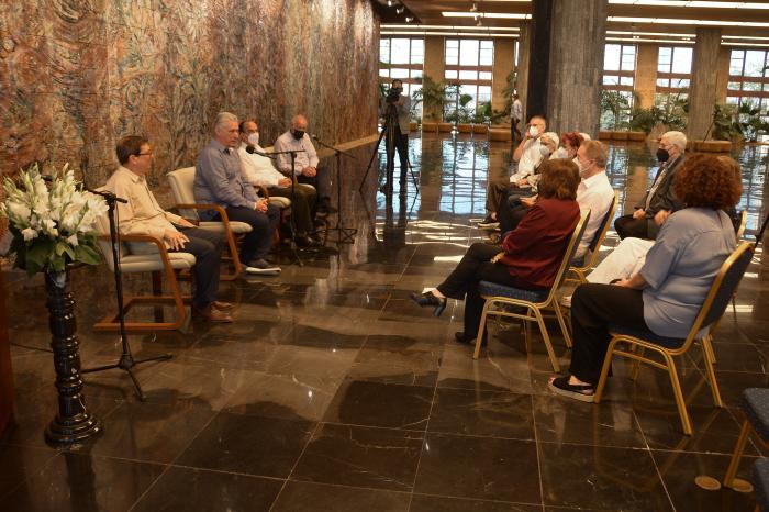 Encuentro del Presidente con miembros de la Red en Defensa de la Humanidad
