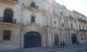 Fachada del Seminario de San Carlos. 