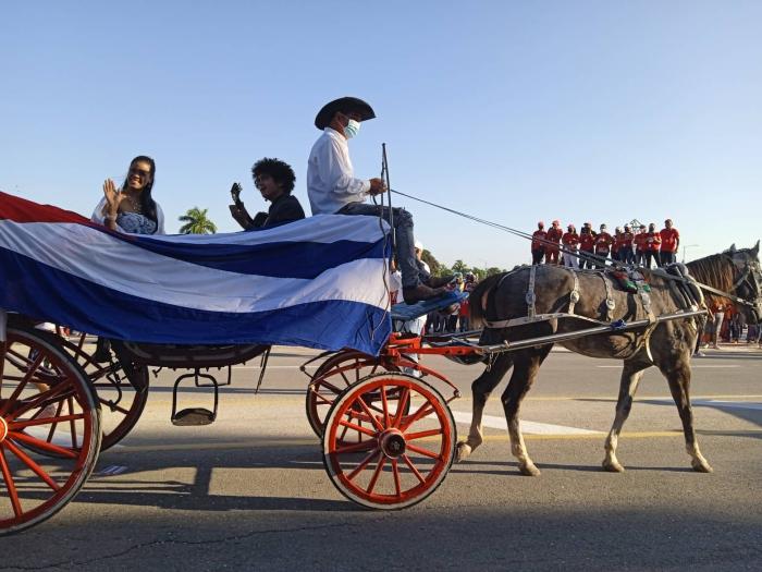 Desfile en Granma