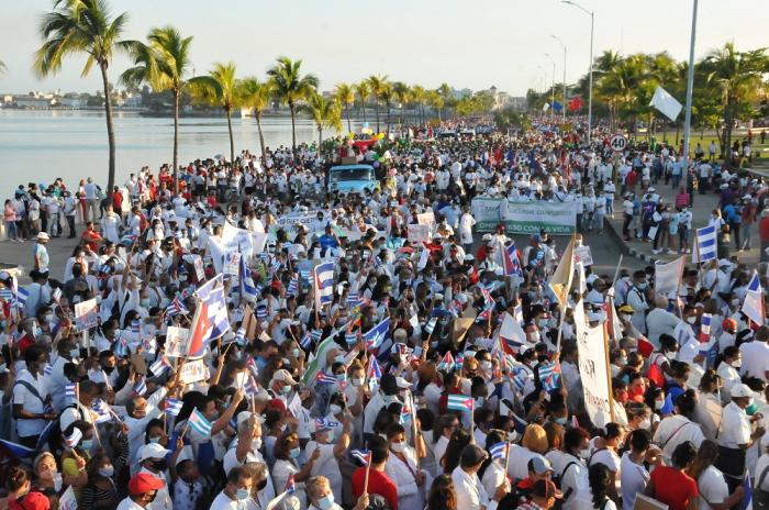 Los tabaqueros mostraron su alegría contagiosa en el desfile de la Perla del Sur