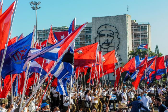 Desfile del pueblo por la Plaza de la Revolución con motivo del día internacional de los trabajadores el 1ro de mayo, precidido por el General de Ejército Raul y diaz-canel