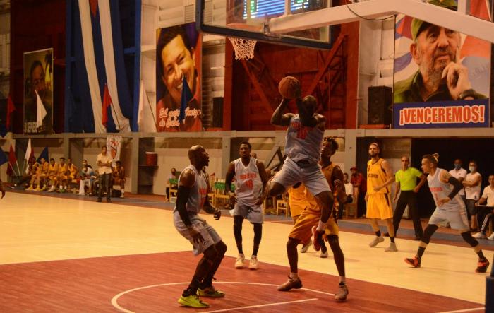 Renovada imagen de la sala Giraldo Córdova Cardín, cuartel general de los Búfalos avileños, nueve vece campeones nacionales