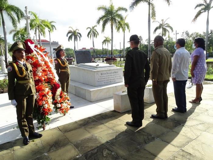 Las máximas autoridades del Partido, el Gobierno, las FAR y el Minint, en la provincia, encabezaron el tributo a Mariana.