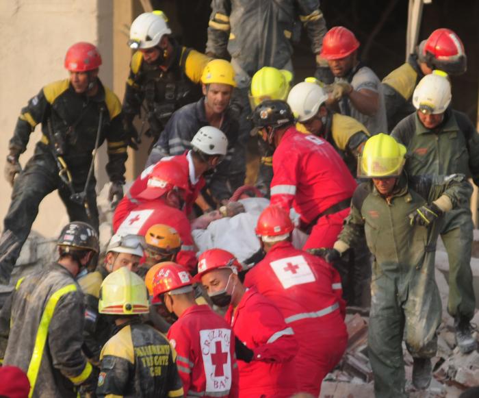 Labores de salvamento y rescate en el accidente del hotel Saratoga, Habana Vieja