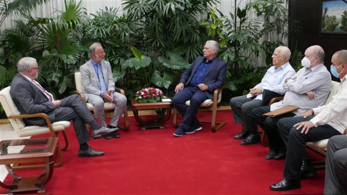 Presidente cubano Miguel Díaz Canel se reunió con Jorge Neme, representante del gobierno de Argentina. 