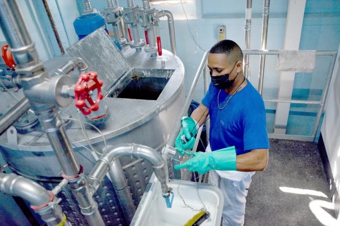 Empresa Compacto Caribe: Productora de embaces para la producción nacionales y para la exportación.