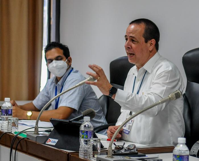 Quinta Sesión Extraordinaria de la Asamblea Nacional del Poder Popular, en su IX Legislatura, Comisión de Salud y deportes, presidida por Jose Angel pòrtalMiranda, Ministro de salud ce Cuba