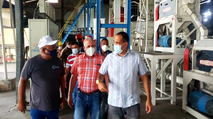 La antes ineficiente unidad empresarial de base Agroindustrial de Granos Máximo Gómez. FOTO: INVASOR.CU