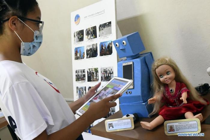 En el fascinante mundo de la robótica Brianna Alfonso espera complementar sus aspiraciones en la Biología.