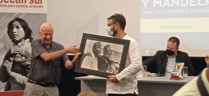 En el Centro Fidel Castro se presentó este viernes el libro Fidel y Mandela, una entrañable amistad