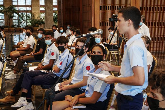 Díaz-Canel a los estudiantes de la FEEM
