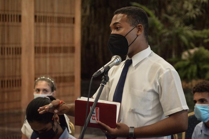 Díaz-Canel a los estudiantes de la FEEM
