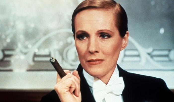 La británica Julie Andrews en Víctor Victoria, una película estadounidense de 1982. fotograma de la película
