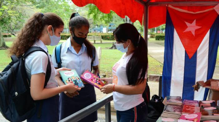 Alrededor de 200 novedades editoriales se presentan en la Feria del Libro en Holguín. Foto: acn
