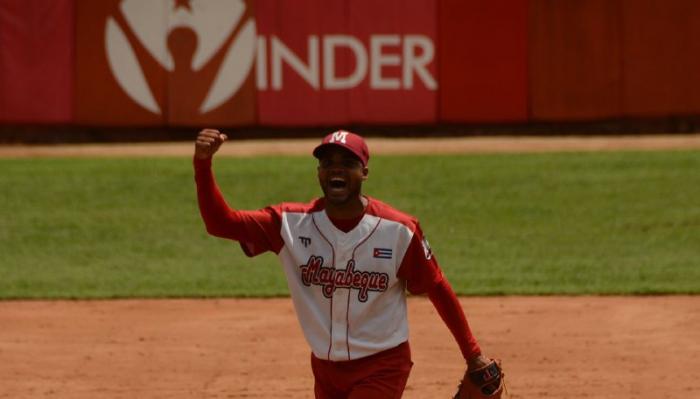 Yadián Martínez le dio a Mayabeque su primer éxito en los play off. Foto: Osvaldo Gutiérrez Gómez	