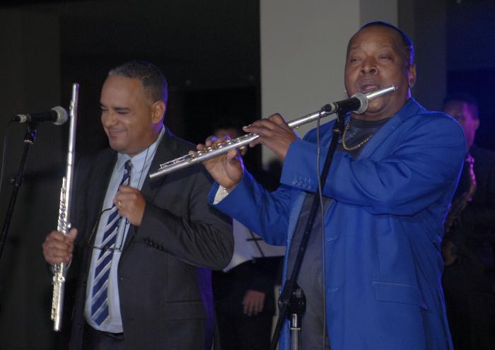 Entrega de Premio Nacional de Musica 2017; Museo de Bellas Artes;  Momento de descarga  en la premiación, Orlando Valle Maraca(I), Premiado el musico y compositor Jose Luis Cortez(D)