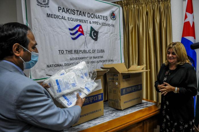  presidido por Deborah Rivas, Viceministra del MINCEX y el Sr Shabbir Ahmad, Encargado de nagocios de la Embajada de Pakistá en Cuba