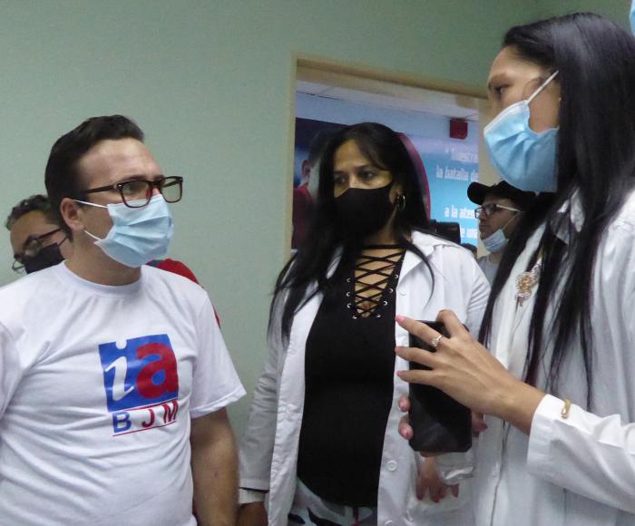 En el CAT, doctor Carlos Miguel Escarrá, uno de los dos que existen en Carabobo, la doctora Aylin Ramírez Delgado, quien lo dirige, ofreció pormenores de la instalación. Foto: José Llamos Camejo.