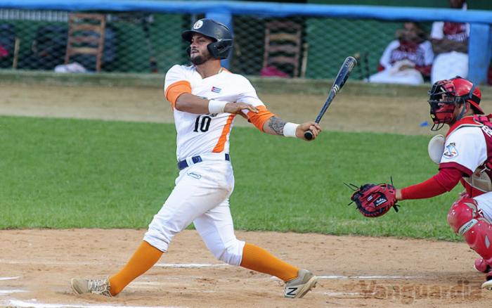 El villaclareño Yuri Fernández fue el héroe de Cuba en la victoria sobre Nicaragua, con la cual se incluyó en la final del Campeonato Panamericano de Beisbol Sub-23. Fernández impulsó, con largo doble, empate y ventaja