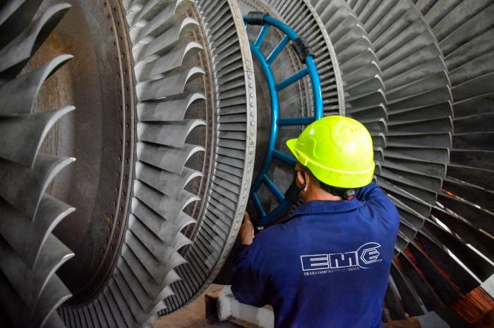 Trabajos de montaje de la turbina del bloque dos de la Central Termoeléctrica Lidio Ramón Pérez, de Felton, en el municipio de Mayarí, provincia de Holguín, 