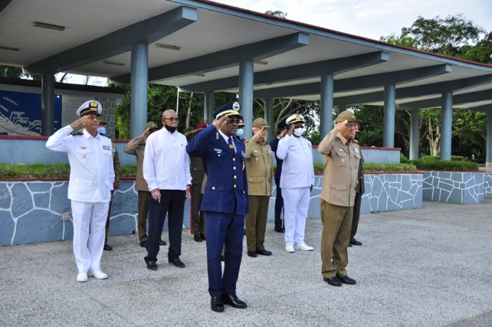 Mariscal aéreo Martin Kambulo Pinehas, jefe de la fuerza de Defensa de Namibia. 