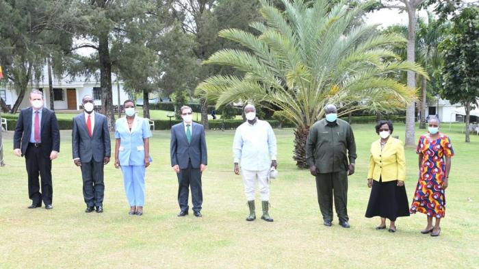 El presidente de Uganda, Kaguta Museveni, recibió este lunes al ministro de Relaciones Exteriores de Cuba, Bruno Rodríguez Parrilla, quien realiza una visita oficial a esa nación de África.