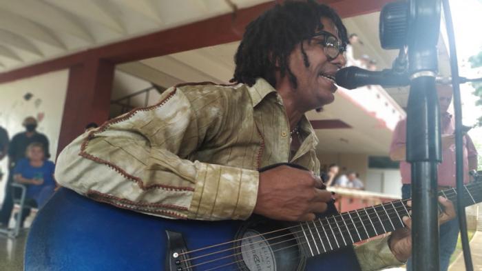 El cantautor Raúl Torres, en el IPVCE Cándido González