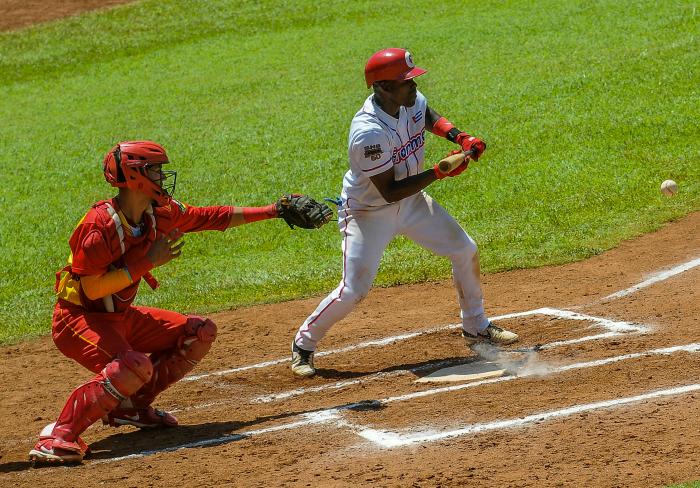 Sexto juego de la final del play off de beisbol entre los equipos de Granma y Matanzas en el estadio Mártires de Barbados en Granma, ganado por el equipo de Granma,