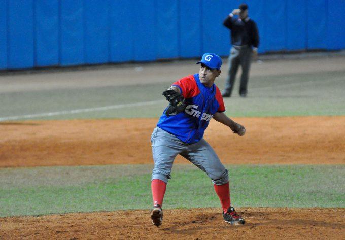 Leandro Martínez en siete entradas completas permitió solo una carrera, toleró seis hits, ponchó a cuatro y regaló un boleto