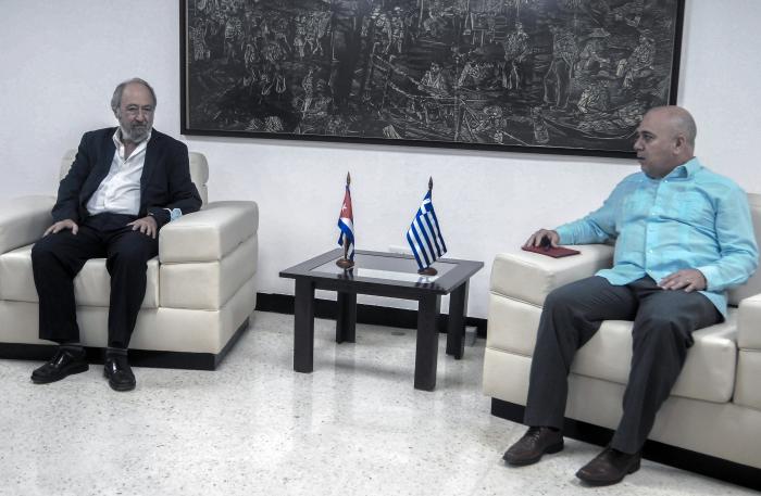 Visita de representantes del Partido Comunista de Grecia Georgios Marinos, Miembro del Buró Político del KKE y responsable de las Relaciones Internacionales