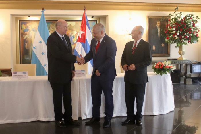 Rodrigo Malmierca indicó que la suscripción del memorando representa el renacimiento y fortalecimiento de los lazos de hermandad