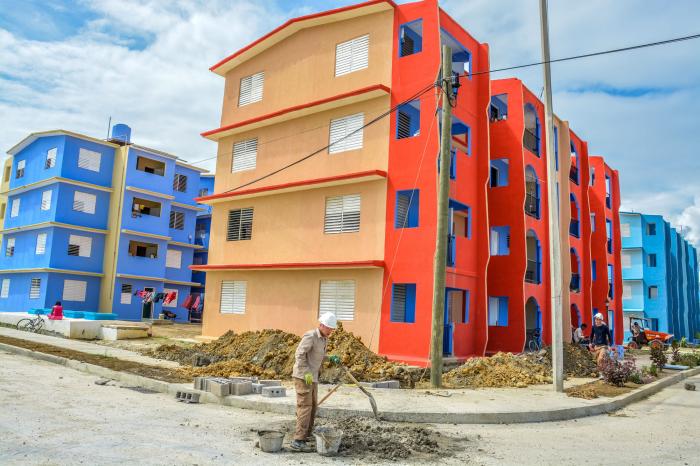 Nuevas viviendas edificadas en el municipio de Antilla como parte del programa constructivo de obras asociadas al desarrollo turístico que se ejecuta en esta zona del noreste de la provincia de Holguín, Cuba. FOTO/Juan Pablo CARRERAS